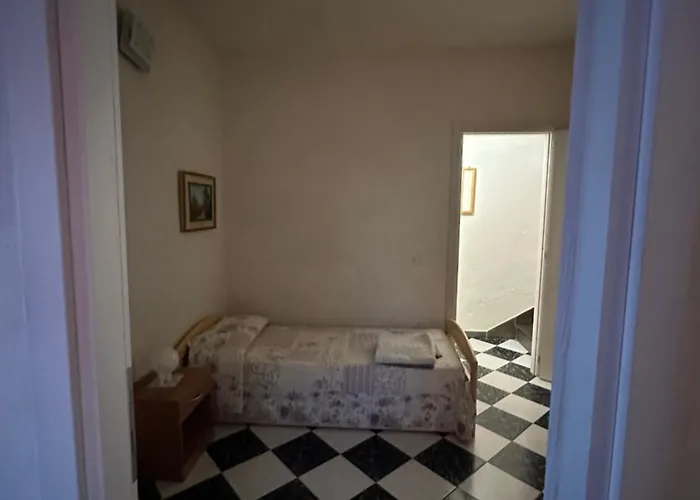 So Close To The Sea Apartment *